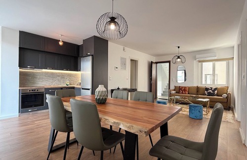 Petralona Apartment | TH6 - 4 bedrooms Cloud9 in the city