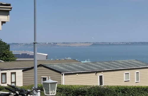 Isle of Grain Apartment | Thames view - Wheelchair-Friendly Static Caravan at Kent Coast Holiday Park