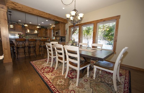 Cle Elum House | Thanksgiving open! Suncadia, Sleeps 12 3Baths, Hot Tub, Pets OK, Bikes, Fire Pit