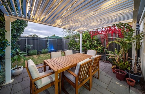 Parkside House | That 70s Cottage Parkside Cottage Backyard WiFi