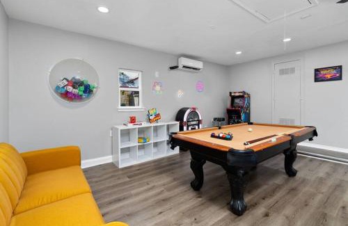 Round Rock House | That 70s House -Fun 6 Bedroom W Pool & Game Room