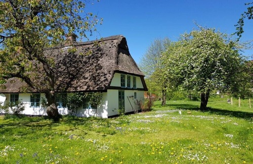 Wippendorf Cottage | Thatched cottage in the meadow