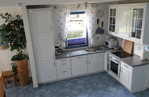 Glowe House | thatched roof house at the sea, pets welcome, fenced