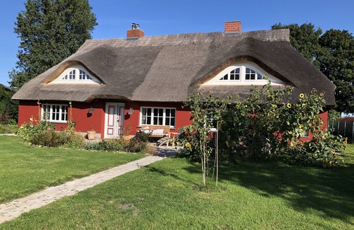Altenkirchen Cottage | Thatched farmhouse Schwalbenhof Gudderitz