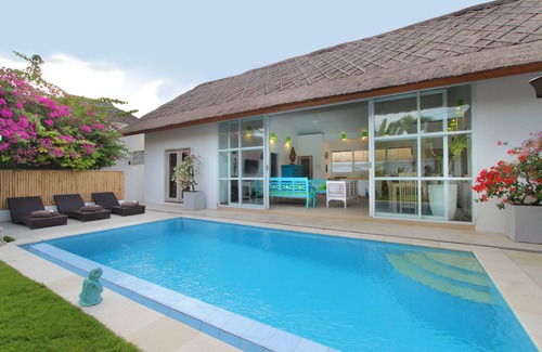 Sunset Road Villa | Thatched Tropical Garden Home with Pool in Trendy Seminyak