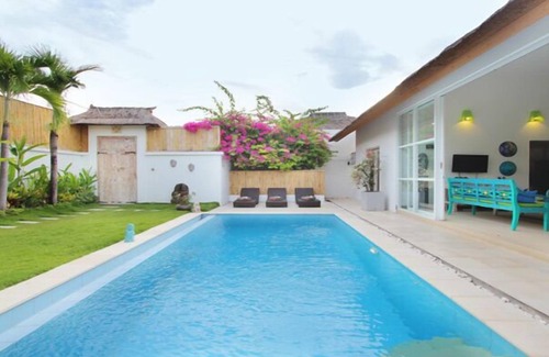 Sunset Road Villa | Thatched Tropical Garden Home with Pool in Trendy Seminyak
