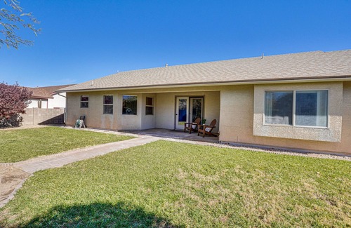 Thatcher House | Thatcher Home w/Fenced Backyard: 3 Mi to Downtown