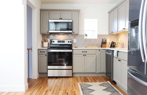 Cheyenne House | The 1928 WEST - Spacious, 5 Bedroom Home with Mini Golf, Pool Table & Arcades
