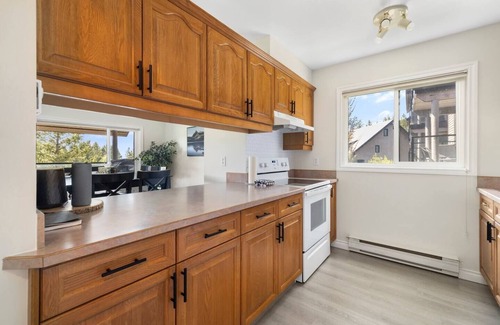 East Kootenay House | "The 19th Hole" - Townhouse Backs Onto Golf Course
