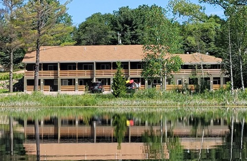 Interlochen Condo | The 4th Overlook Seeps 4, In-between Crystal Mountain and Traverse City! WI-FI