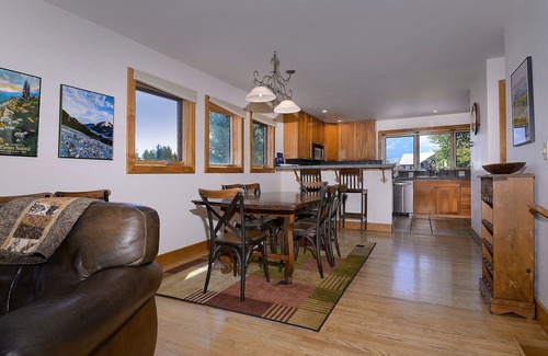 Crested Butte House | The 8th Green of the Club at CB! Dog Friendly!