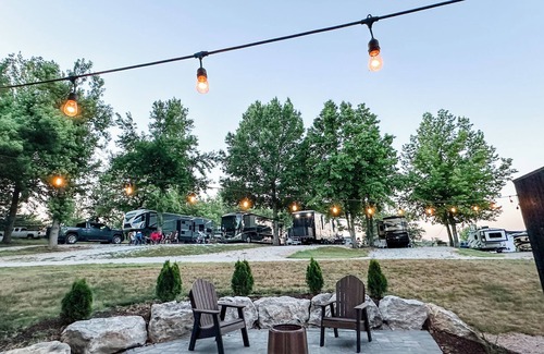 Harrison Cabin | The A-Frame, hot tub, patio, glamping luxury, WiFi, Heat/AC, access to pool