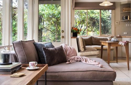Daylesford House | The Acorn -open fire,spa bath,dog friendly