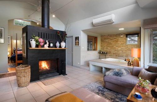 Daylesford House | The Acorn -open fire,spa bath,dog friendly