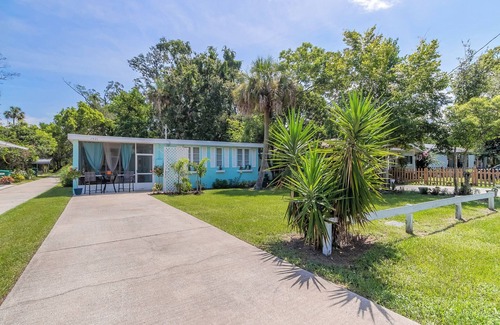 Elizabeth Mcbrides Raulersons House | The Adorable Blue Bungalow- Pet Friendly with a fully fenced in back yard.