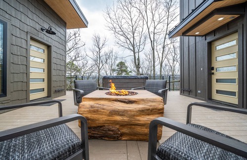 Hot Springs Cabin | The Aged Owl Treehouse, Hot Tub, Sleeps 8
