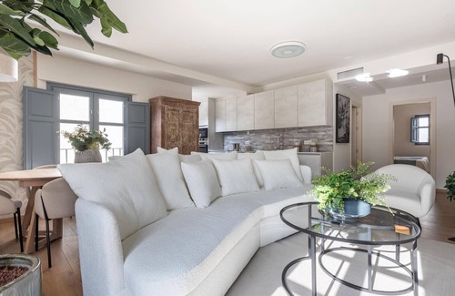 San Pedro Apartment | The Alhambra Dream