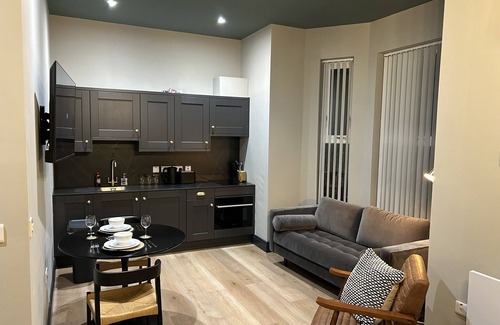 Belfast City Centre House | The Alliance - Ensuite Bedroom