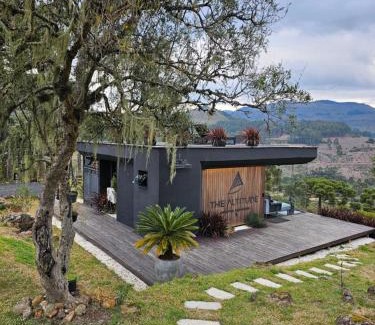 Vacas Gordas Ski Chalet | The Altitude Cabana 1374-Black