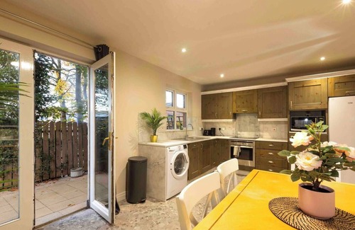 Ormeau House | The Annadale - Luxury 3 Bd (Gold Short Term Stays)