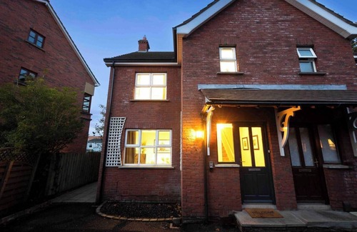 Ormeau House | The Annadale - Luxury 3 Bd (Gold Short Term Stays)