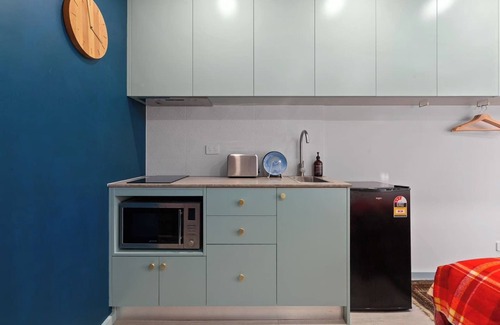 Petersham House | The Art Haus Retro Chic Hideaway near Local Gems