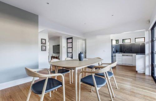Richmond North House | The Art of Richmond - Walk to MCG & Trendy Eateries