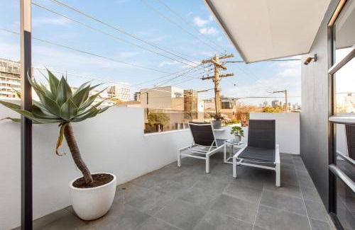 Richmond North House | The Art of Richmond - Walk to MCG & Trendy Eateries