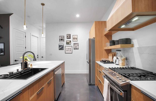 South Lamar Apartment | The ATX South Lamar Creekside Retreat with Hot tub