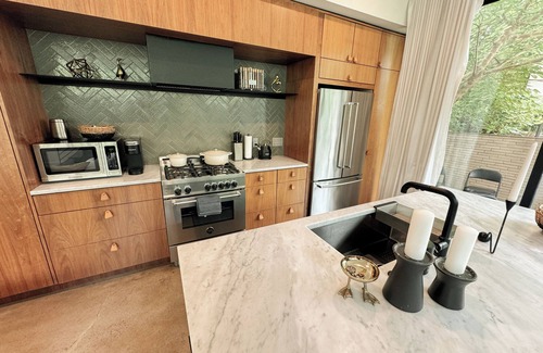Zilker House | The Austin Oasis: Modern, spacious, and close to everything