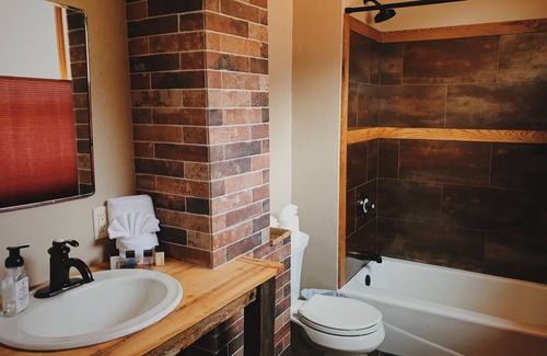 Silverton Hotel | The Avon
