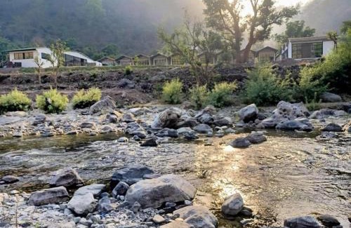 Paliyal Gaon Hotel | The Ayali Riverside Resort