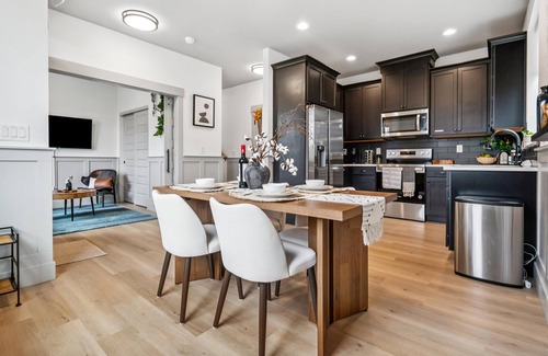 Humboldt House | The Azure in the Heart of Portland