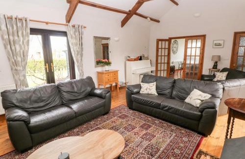 Tenby House | The Barn at Harrolds Farm