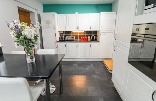 Glentham House | THE BARN, pet friendly, with a garden in Snitterby