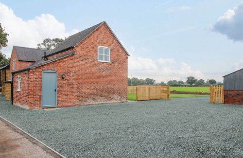 Stanton Upon Hine Heath Cottage | THE BARN, pet friendly, character holiday cottage in Shawbury
