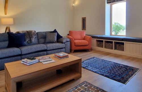 Hendrerwydd House | The Barn - sleeps 12 guests in 6 bedrooms