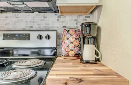 Norfolk - Virginia Beach House | The Bayview Retreat 2BR Walk to the Beach!nn