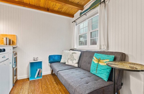 Kerns Hotel | The Beach - Custom Tiny Home w/Beach Vibe