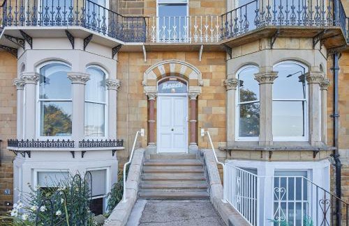 South Cliff Apartment | The Beach House - Pool & Spa