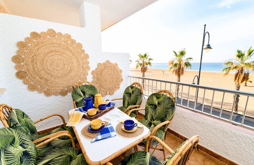 Bolnuevo House | THE BEACH (VILLA MAR) - Fantastic beach front apartment - Free WiFi