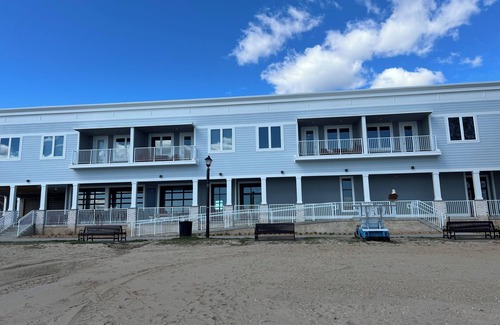 Issue Condo | The Beached Whale! 2-bedroom condo with seasonal pool access in Colonial Beach