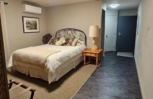 Cushing Resort | The Beahive Resort Unit # 3