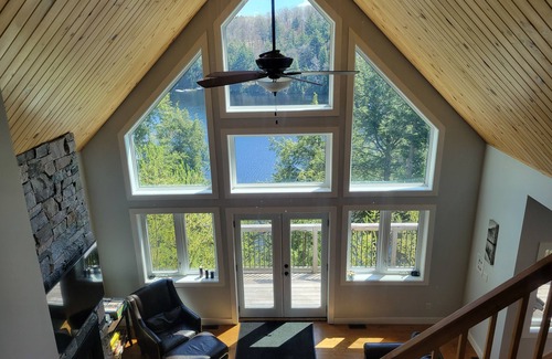 Dysart et al Cottage | The Bear Cave Cottage on Little Kennisis Lake -Lake front fun, spacious property