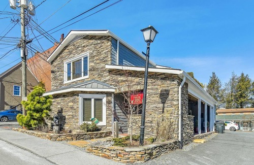 Blowing Rock Cottage | The Bear-Outdoor FP-Pets OK-Downtown