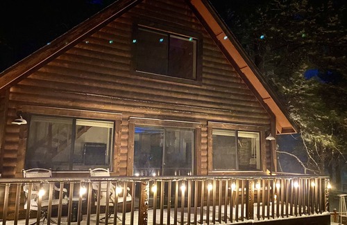 Kachina Village Cabin | The Bear's Den of Flagstaff + Private Hot Tub