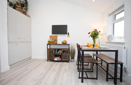 Ringwood House | The Bearded Goat Den - A rural retreat at this modern holiday cottage