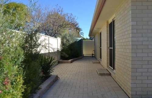 South Tamworth House | The Bell House- FREE WiFi/FOXTEL,0PEN-PLAN LIVING
