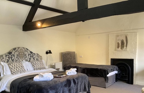Moreton-in-Marsh Hotel | The Bell Inn