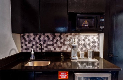 Biloxi Hotel | The Bella's Heartbreaker Hideaway Suite, Sleeps 2, Private Balcony